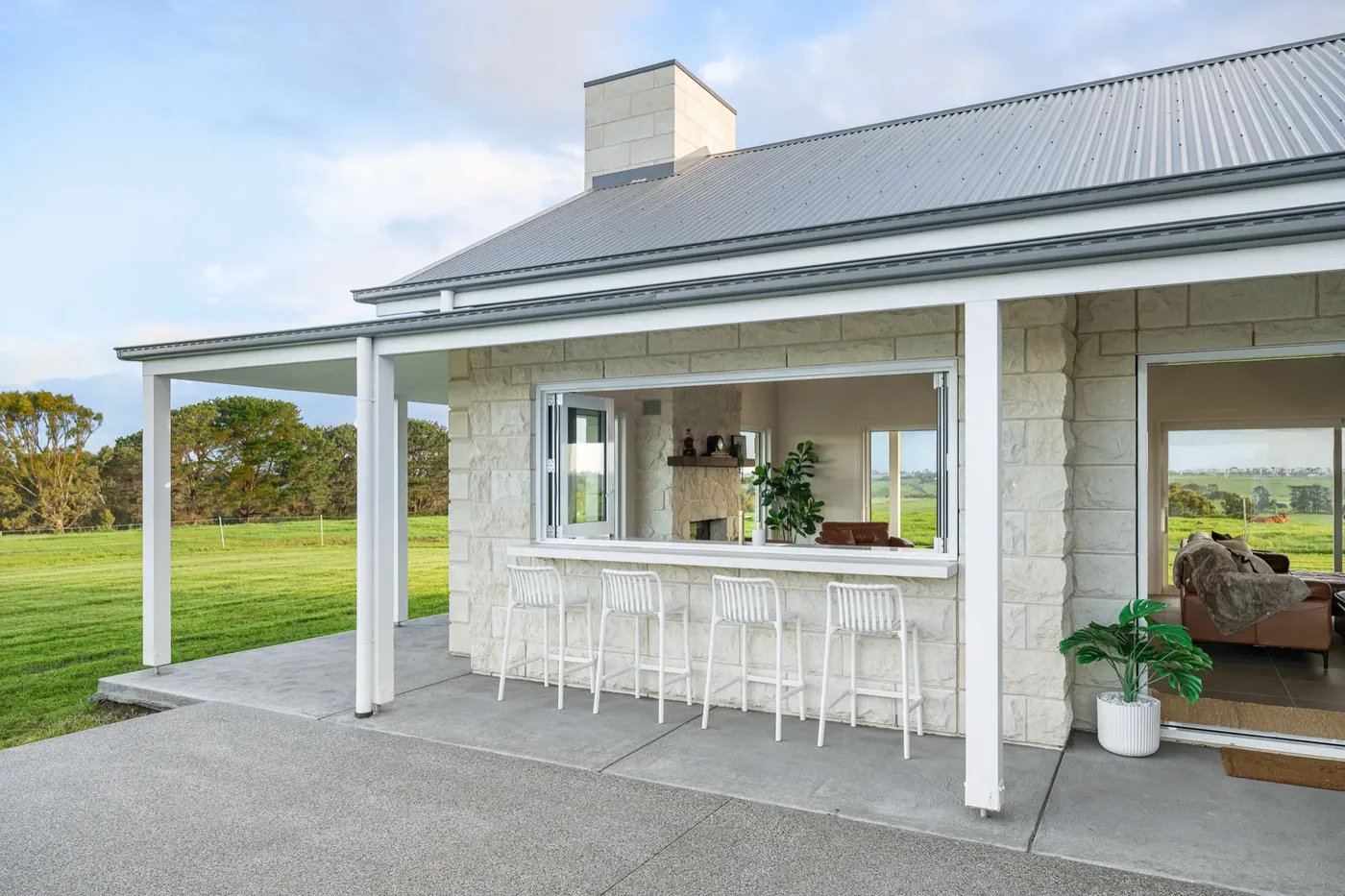 Outdoor kitchen and bar under the verandah